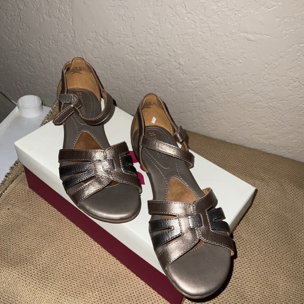 Naturalizer Caliah sandals- Nickel Leather- 6.5M-Brand New In Box